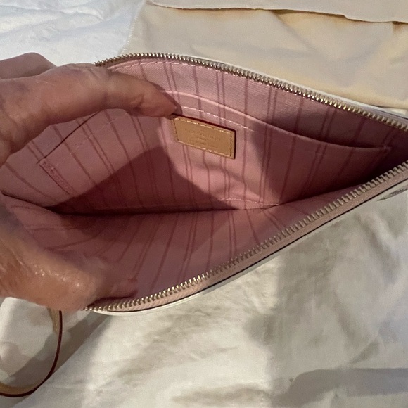 Louis Vuitton NEW Pouchette - Picture 2 of 6